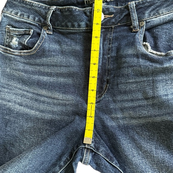 Maurice’s High Rise Wm’s Dark Wash Jeans Straight Leg Lt Distressing Sz 10L - Picture 9 of 13